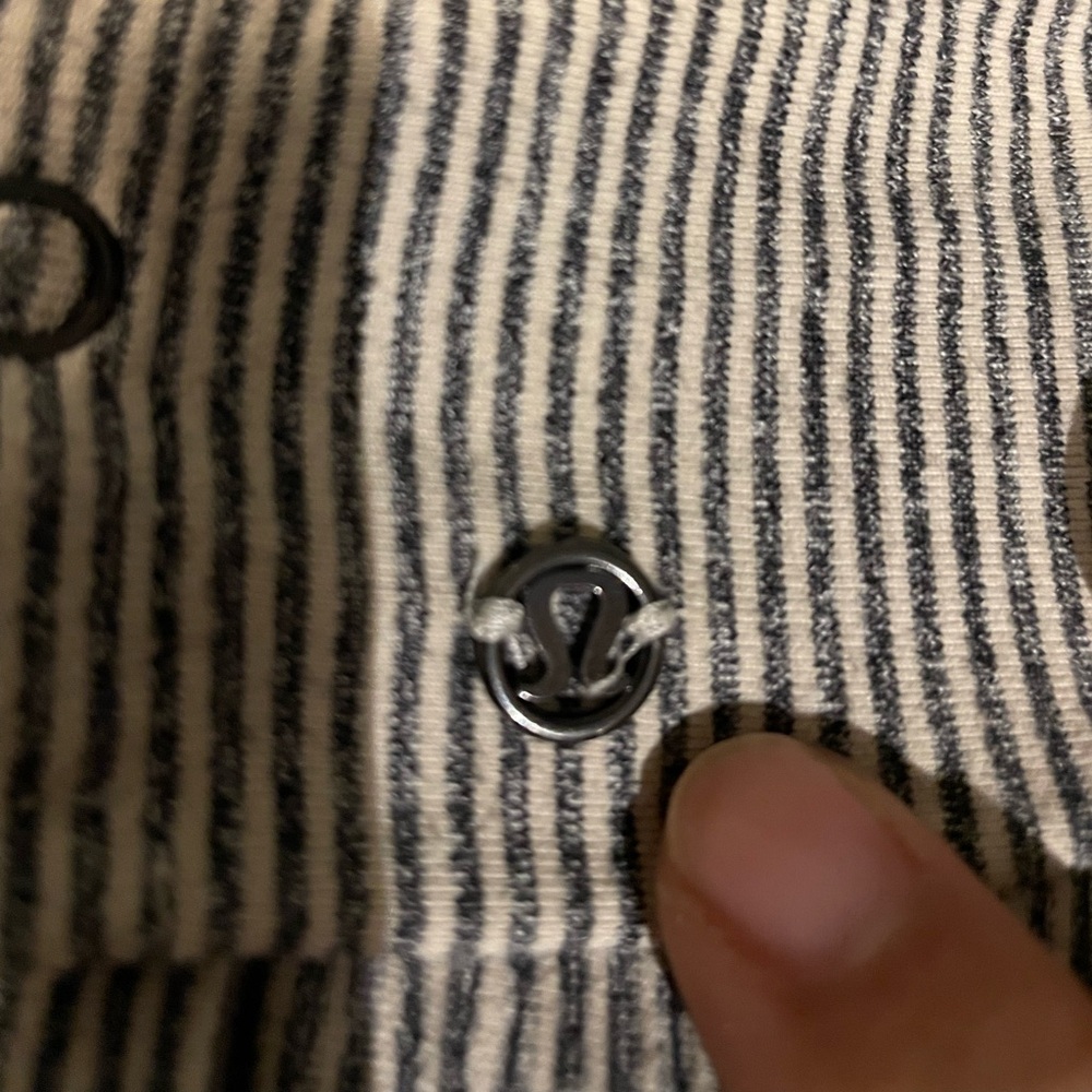 Lululemon One Size Vinyasa Scarf with Snaps - Picture 6 of 10